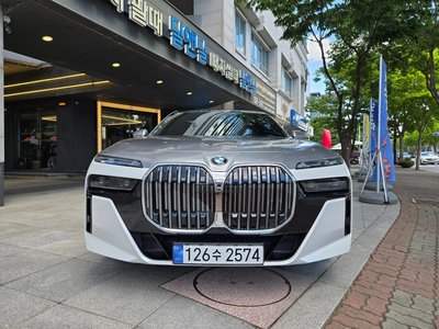 BMW 7 SERIES - 2