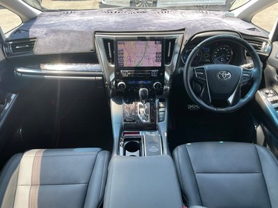 2022 Toyota ALPHARD — фото 9