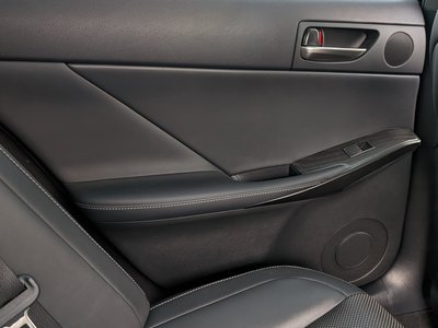 صورة مصغرة 30 لـ 2020 Lexus IS