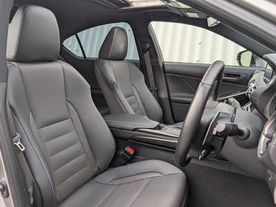 صورة مصغرة 13 لـ 2020 Lexus IS