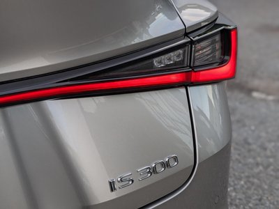 صورة مصغرة 35 لـ 2020 Lexus IS