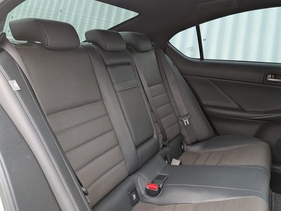 صورة مصغرة 14 لـ 2020 Lexus IS