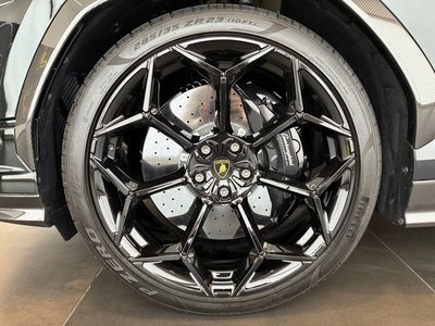 2025 Lamborghini URUS photo 8