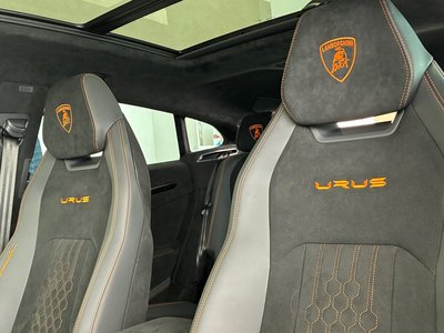 2025 Lamborghini URUS photo 6