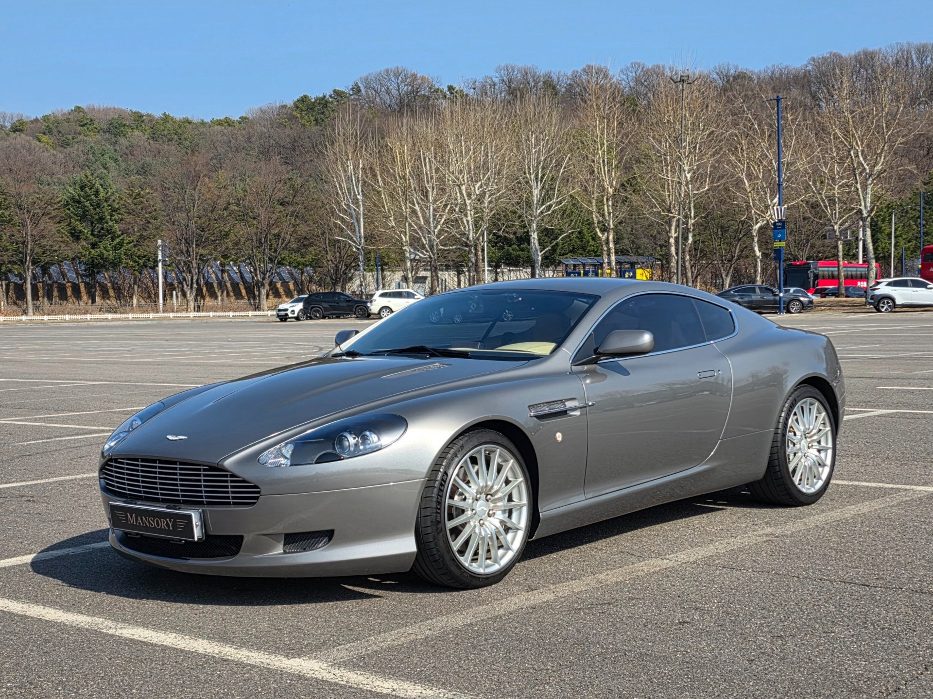 ASTON MARTIN DB9 - View 1