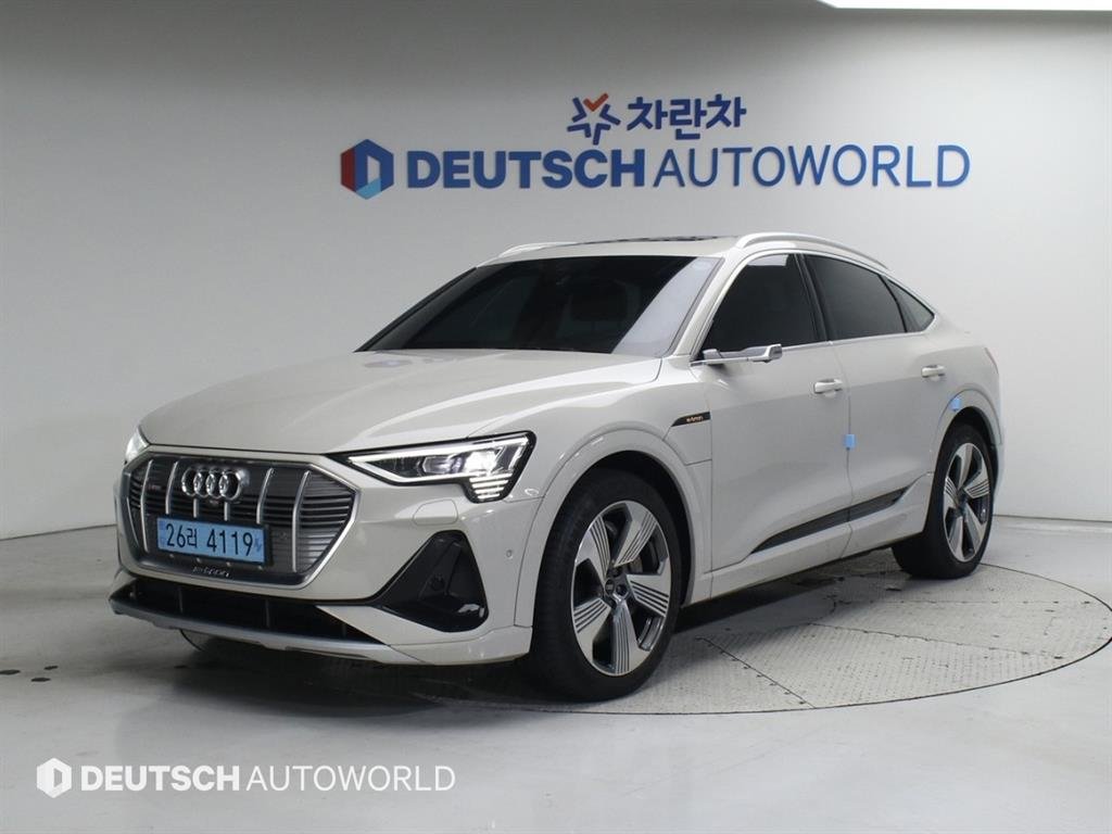 AUDI E-TRON - View 1