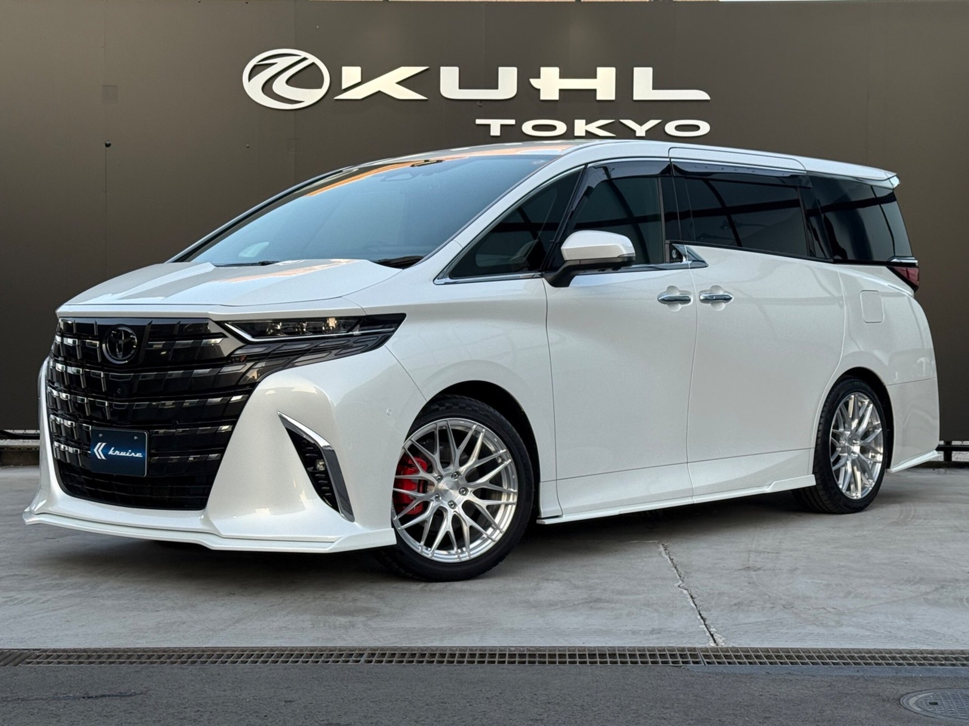 TOYOTA ALPHARD - View 1