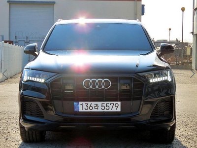 AUDI Q7 - 1