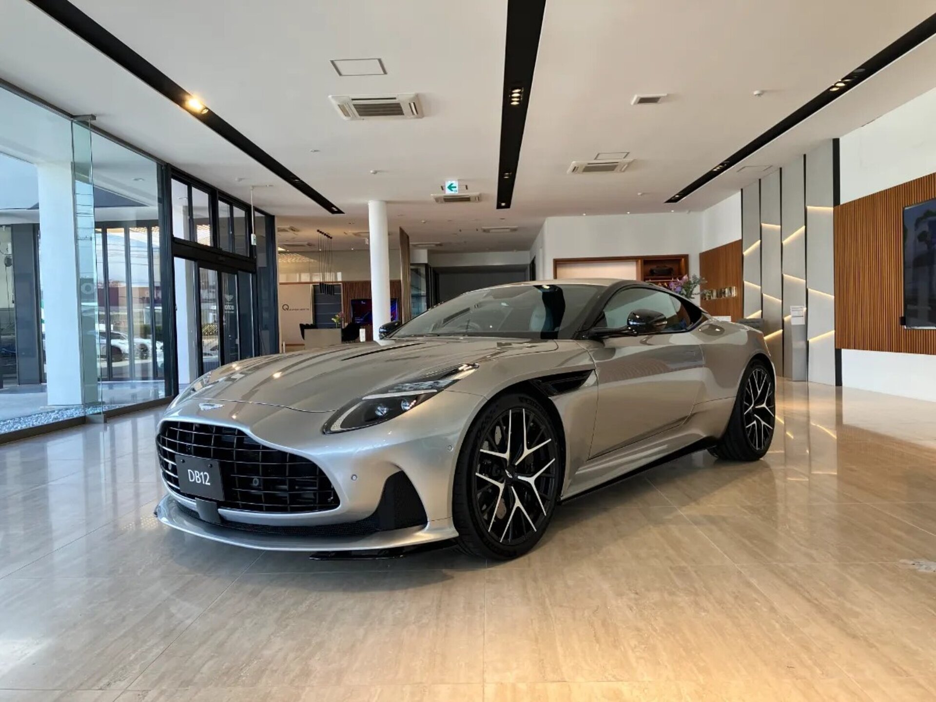 ASTON MARTIN DB12 - View 1