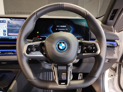 2025 BMW I5 TOURING thumbnail 16
