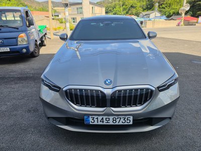 2025 BMW 5 SERIES — фото 1