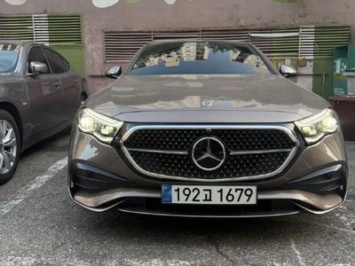 MERCEDES-BENZ E-CLASS - 1