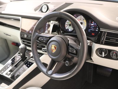 PORSCHE MACAN - 2