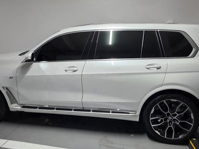 2025 BMW X7 照片 1
