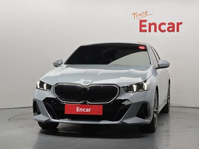 2026 BMW 5 SERIES photo 2