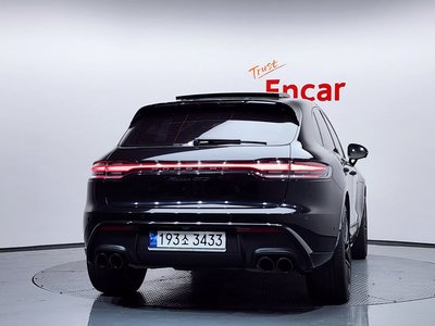 PORSCHE MACAN - 4