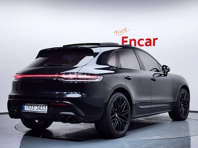 PORSCHE MACAN - 3