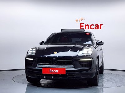 PORSCHE MACAN - 2
