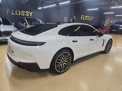 PORSCHE PANAMERA - 3