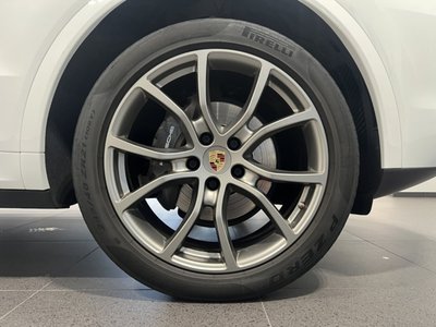PORSCHE CAYENNE - 4
