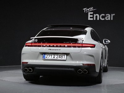 PORSCHE PANAMERA - 4