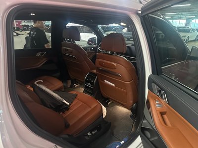 2023 BMW X7 photo 4