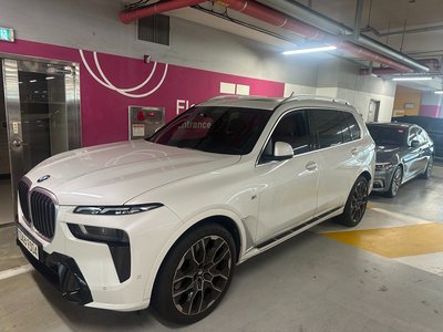 2023 BMW X7 photo 2
