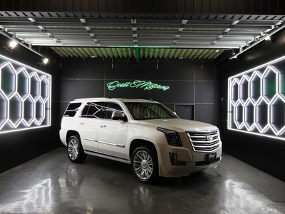 CADILLAC ESCALADE - 1