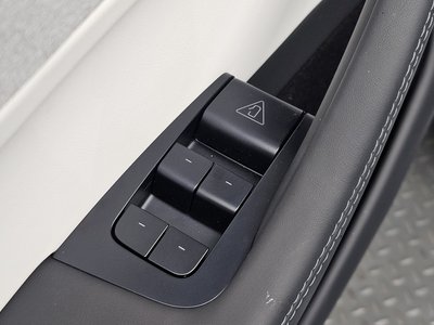 2025 Tesla MODEL Y thumbnail 32