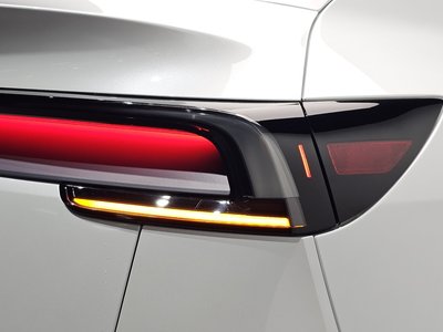 2025 Tesla MODEL Y — фото 10
