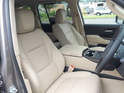 2025 Toyota LAND CRUISER 300 — миниатюра 17