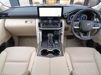TOYOTA LAND CRUISER 300 - 8