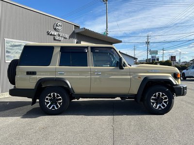 TOYOTA LAND CRUISER 70 - 9