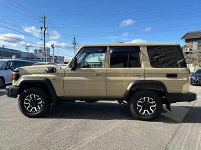 TOYOTA LAND CRUISER 70 - 8