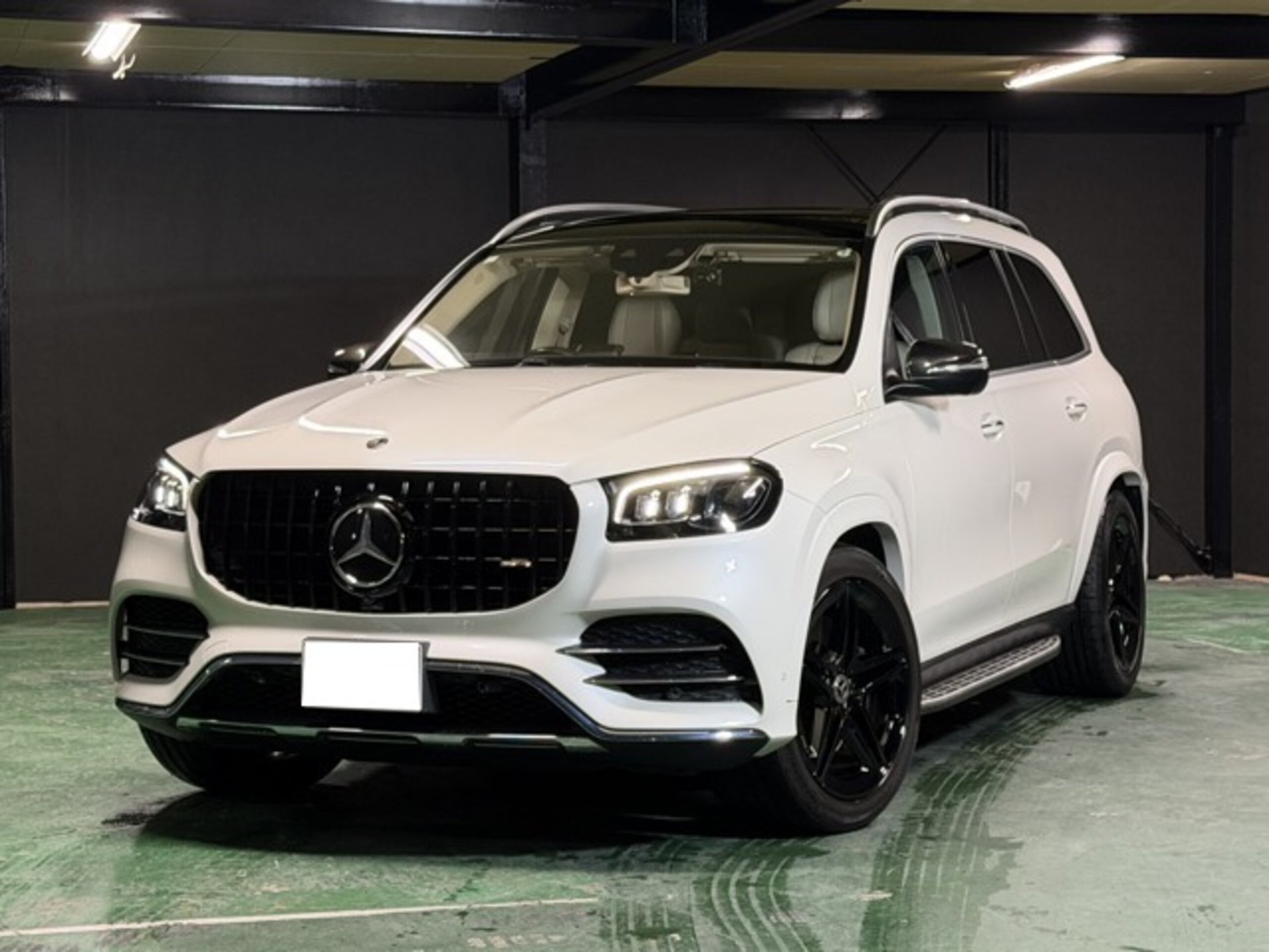 MERCEDES-BENZ GLS - View 1