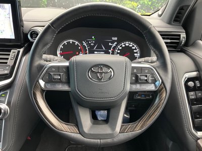 2023 Toyota LAND CRUISER 300 — миниатюра 12