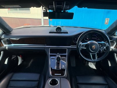 PORSCHE PANAMERA - 3