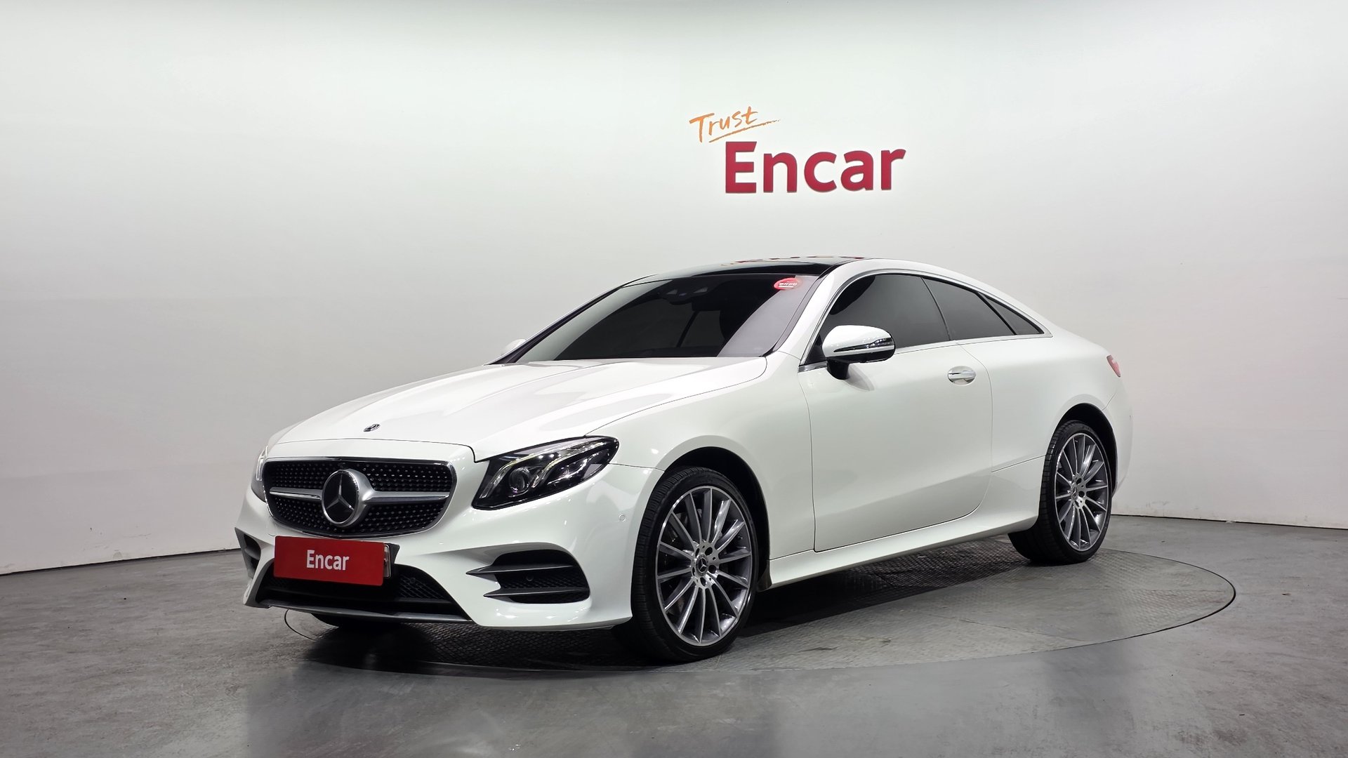 MERCEDES-BENZ E-CLASS - View 1