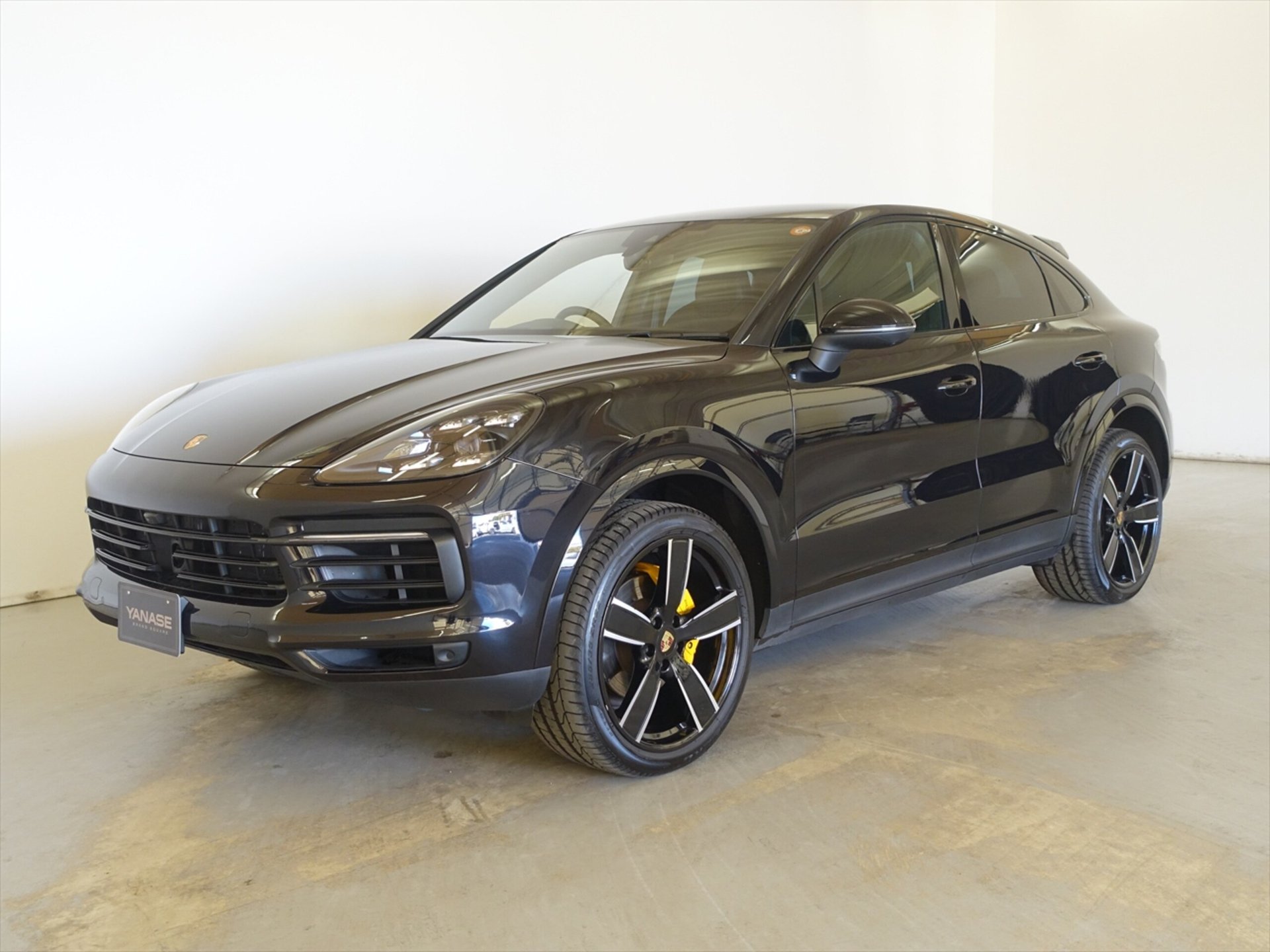 PORSCHE CAYENNE COUPE - View 1