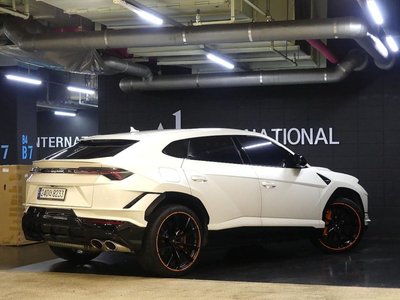 صورة 6 لـ 2024 Lamborghini URUS