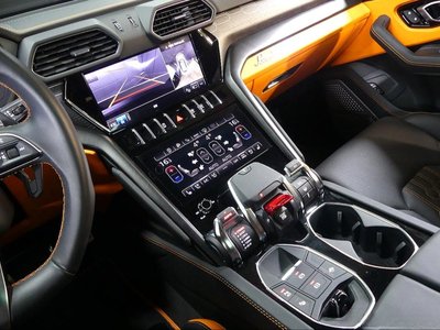 2024 Lamborghini URUS thumbnail 13