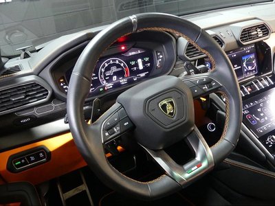 2024 Lamborghini URUS thumbnail 12
