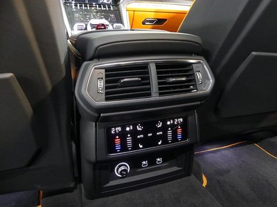 2024 Lamborghini URUS thumbnail 18
