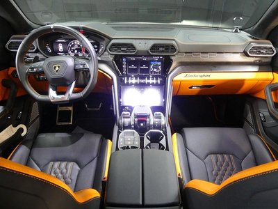 صورة 7 لـ 2024 Lamborghini URUS