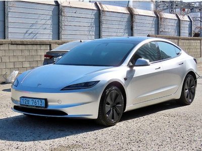 TESLA MODEL 3 - 5