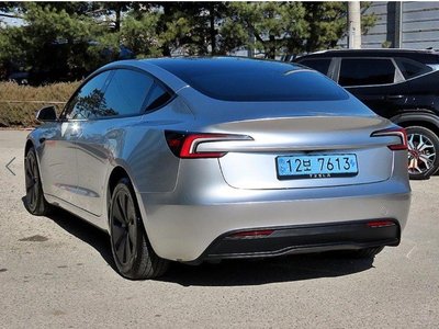 TESLA MODEL 3 - 2