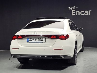 MERCEDES-BENZ E-CLASS - 4