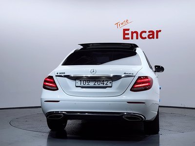 MERCEDES-BENZ E-CLASS - 3