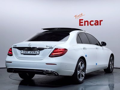 MERCEDES-BENZ E-CLASS - 4