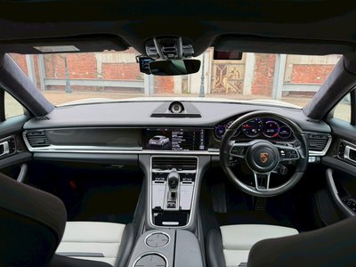 PORSCHE PANAMERA - 4